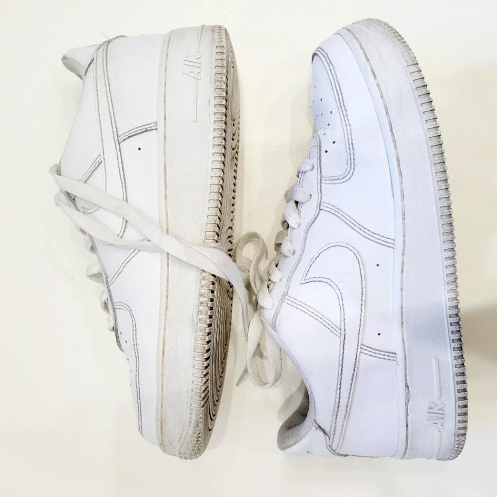 Nike Air Force 1 White Leather size 6 Big Kids